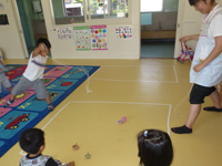 常滑市のさかい保育園伝承遊びの様子