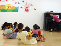 知多市のゆめ保育園リトミックの様子